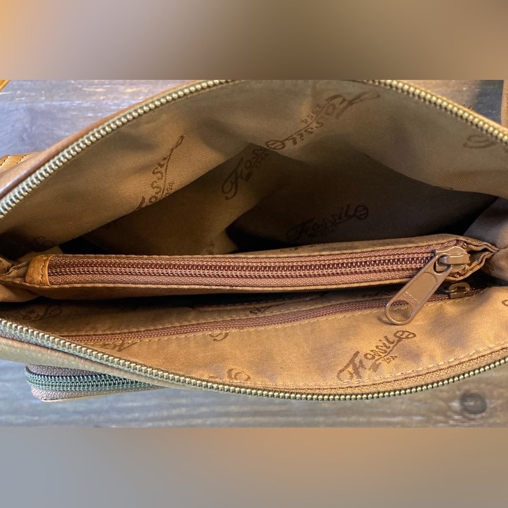 Vintage Fossil Leather Crossbody Bag - Picture 8 of 12